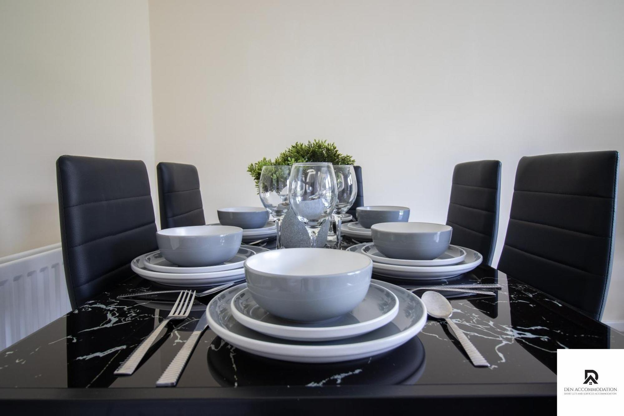 Newly Launched Two Bedroom House By Den Accommodation Short Lets & Serviced Accommodation With Garden London Ngoại thất bức ảnh