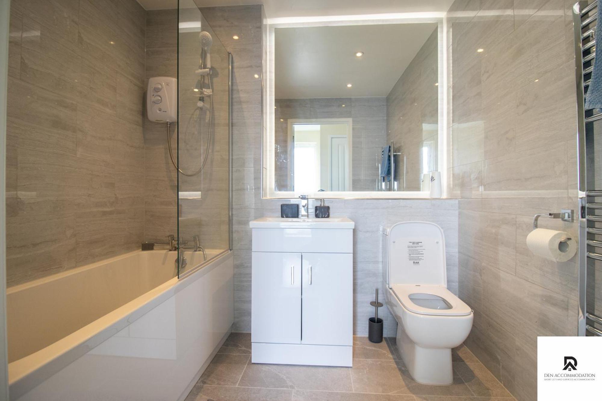 Newly Launched Two Bedroom House By Den Accommodation Short Lets & Serviced Accommodation With Garden London Ngoại thất bức ảnh