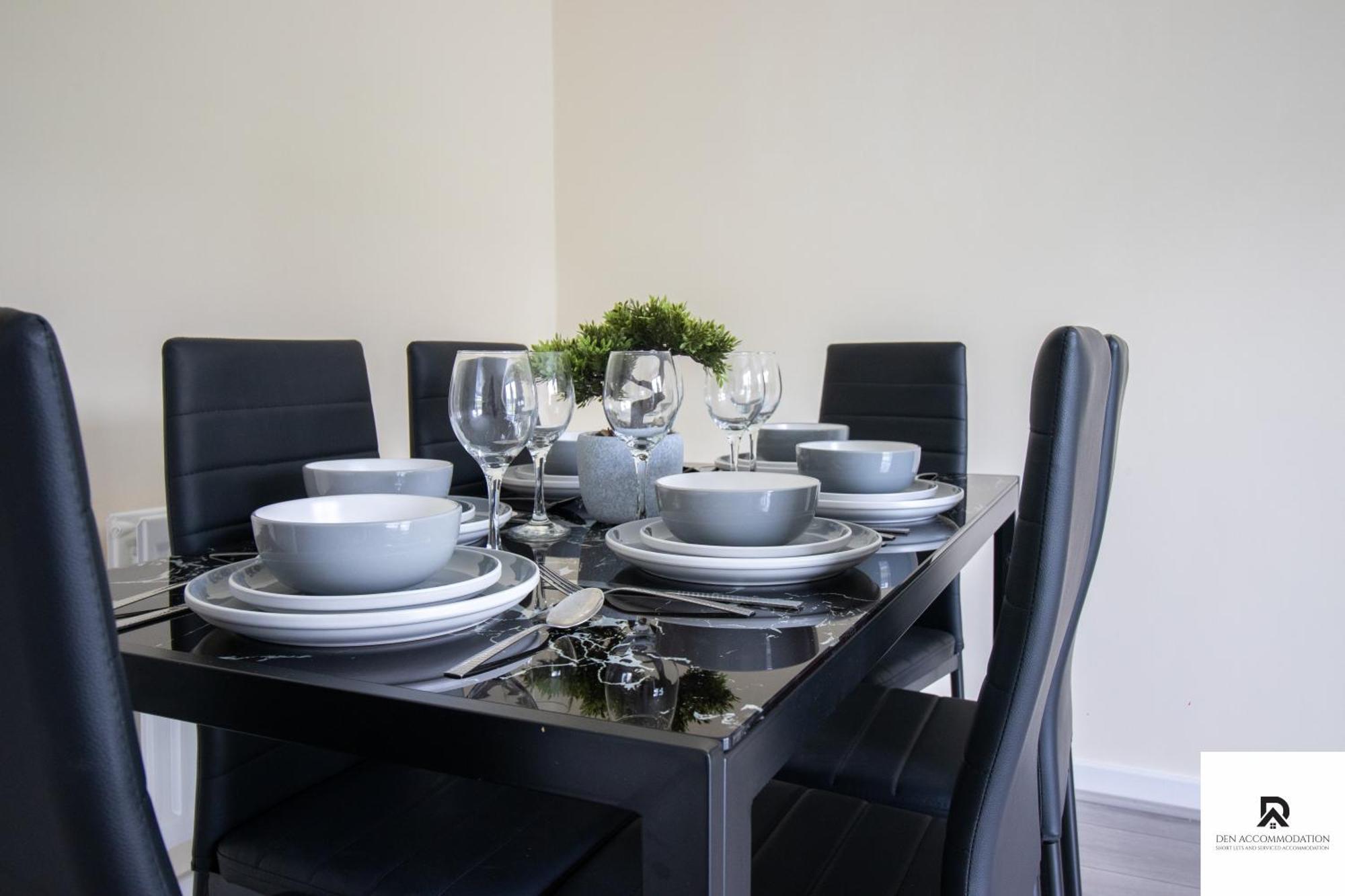 Newly Launched Two Bedroom House By Den Accommodation Short Lets & Serviced Accommodation With Garden London Ngoại thất bức ảnh