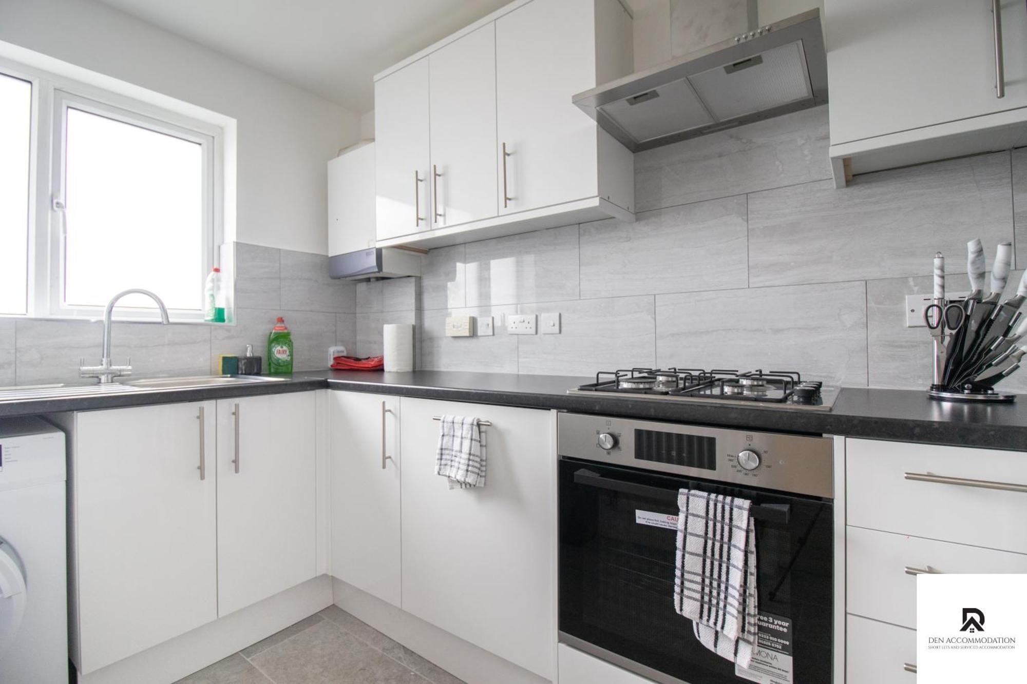 Newly Launched Two Bedroom House By Den Accommodation Short Lets & Serviced Accommodation With Garden London Ngoại thất bức ảnh