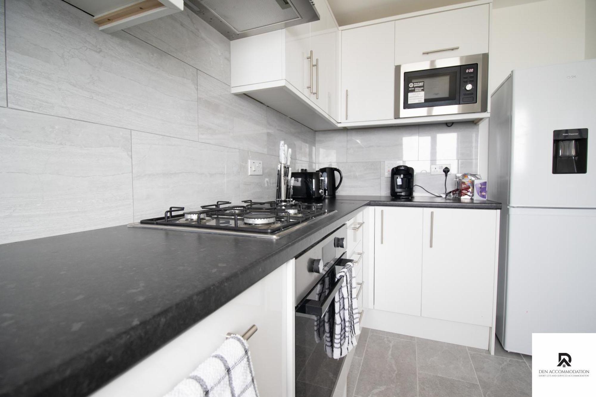 Newly Launched Two Bedroom House By Den Accommodation Short Lets & Serviced Accommodation With Garden London Ngoại thất bức ảnh
