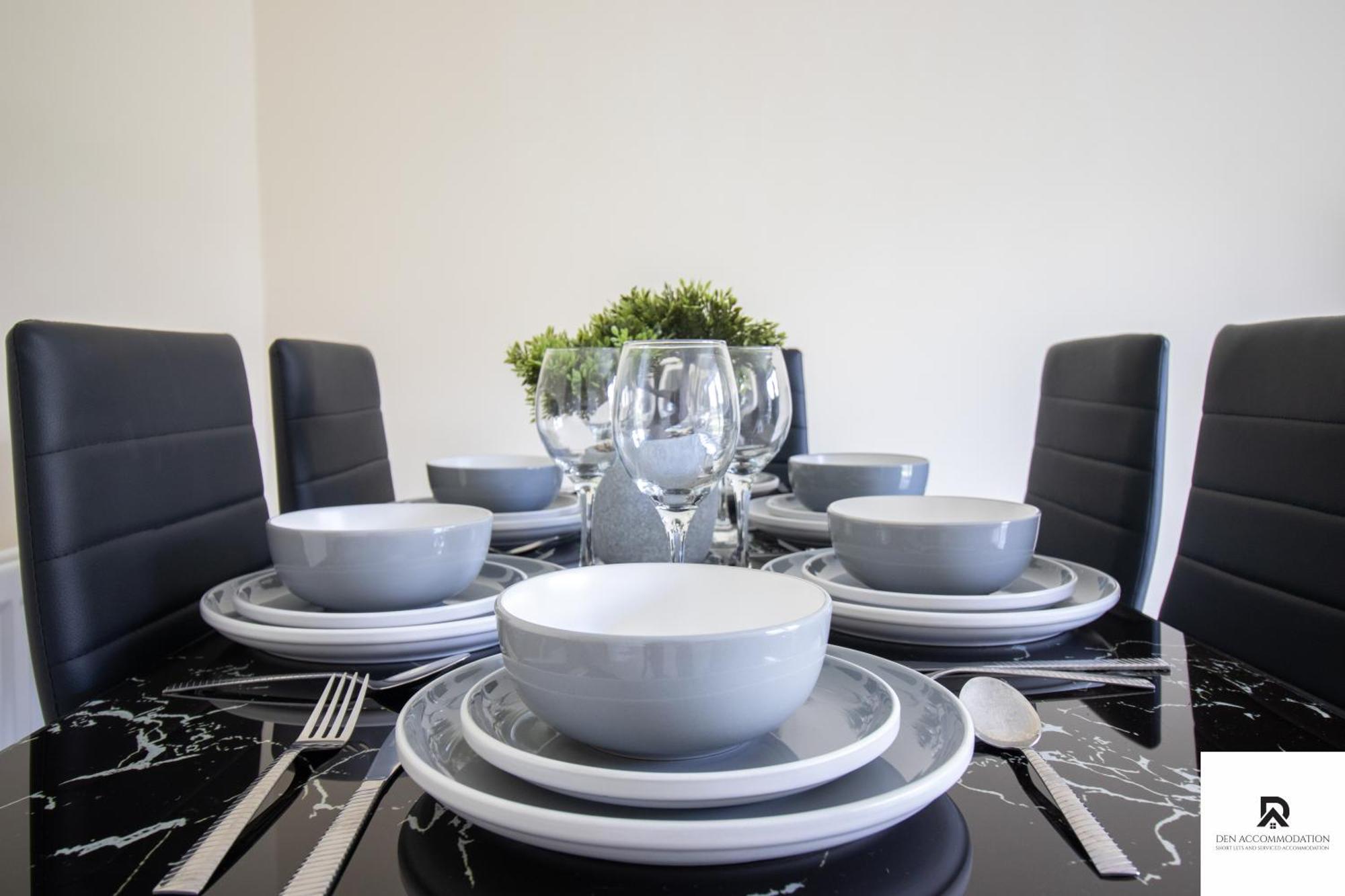 Newly Launched Two Bedroom House By Den Accommodation Short Lets & Serviced Accommodation With Garden London Ngoại thất bức ảnh