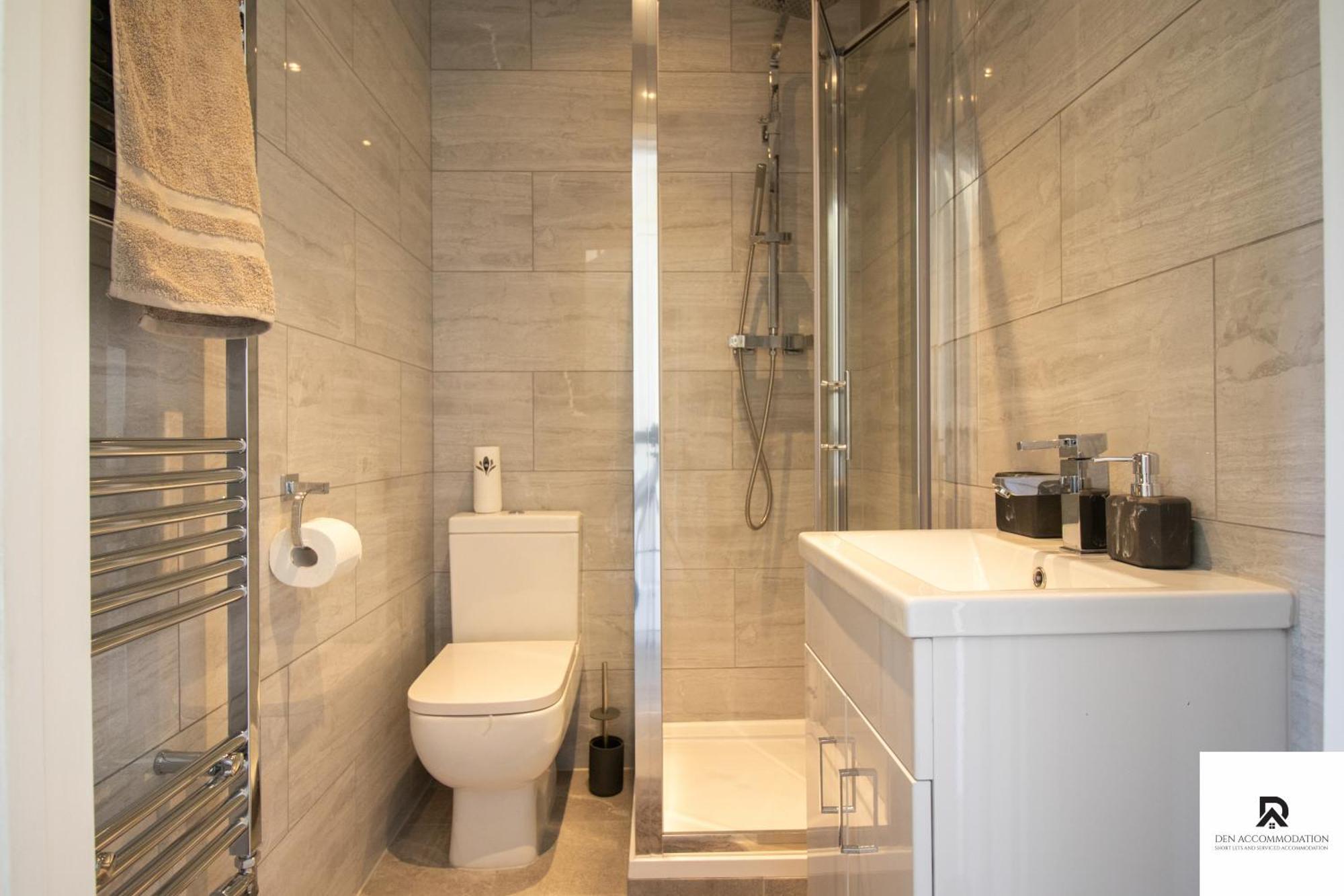 Newly Launched Two Bedroom House By Den Accommodation Short Lets & Serviced Accommodation With Garden London Ngoại thất bức ảnh