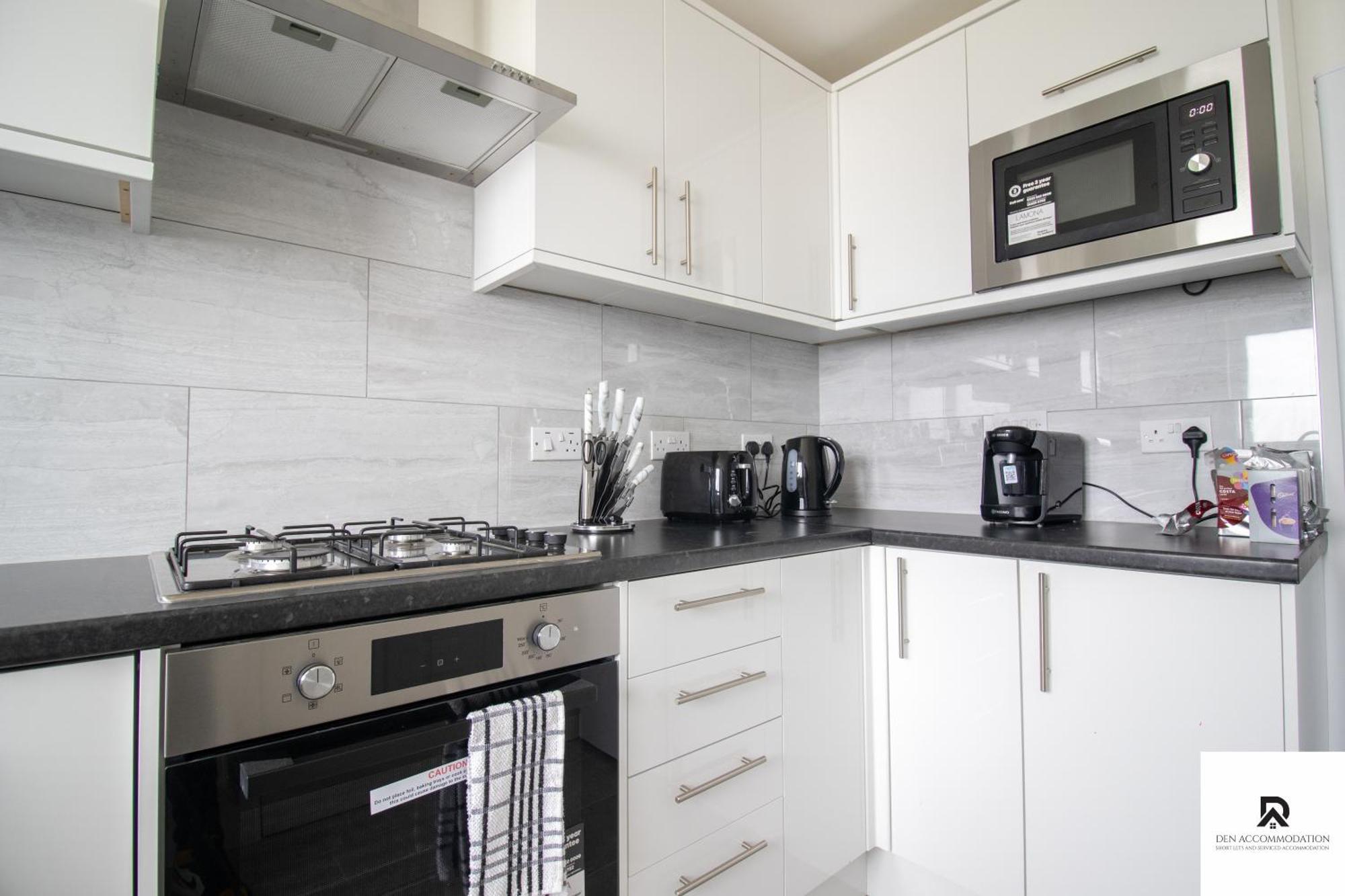 Newly Launched Two Bedroom House By Den Accommodation Short Lets & Serviced Accommodation With Garden London Ngoại thất bức ảnh