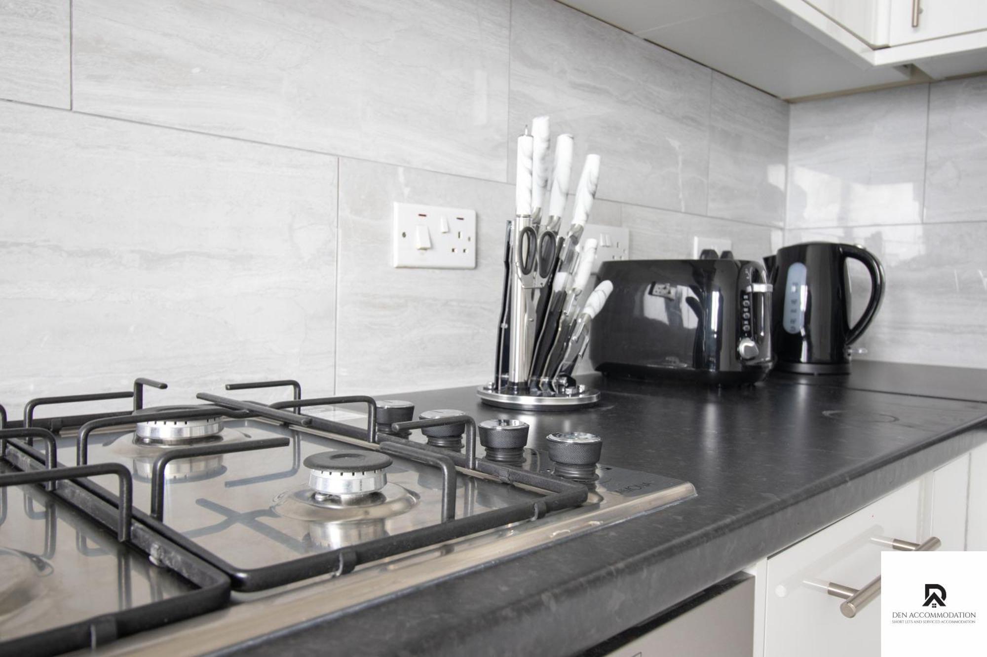Newly Launched Two Bedroom House By Den Accommodation Short Lets & Serviced Accommodation With Garden London Ngoại thất bức ảnh
