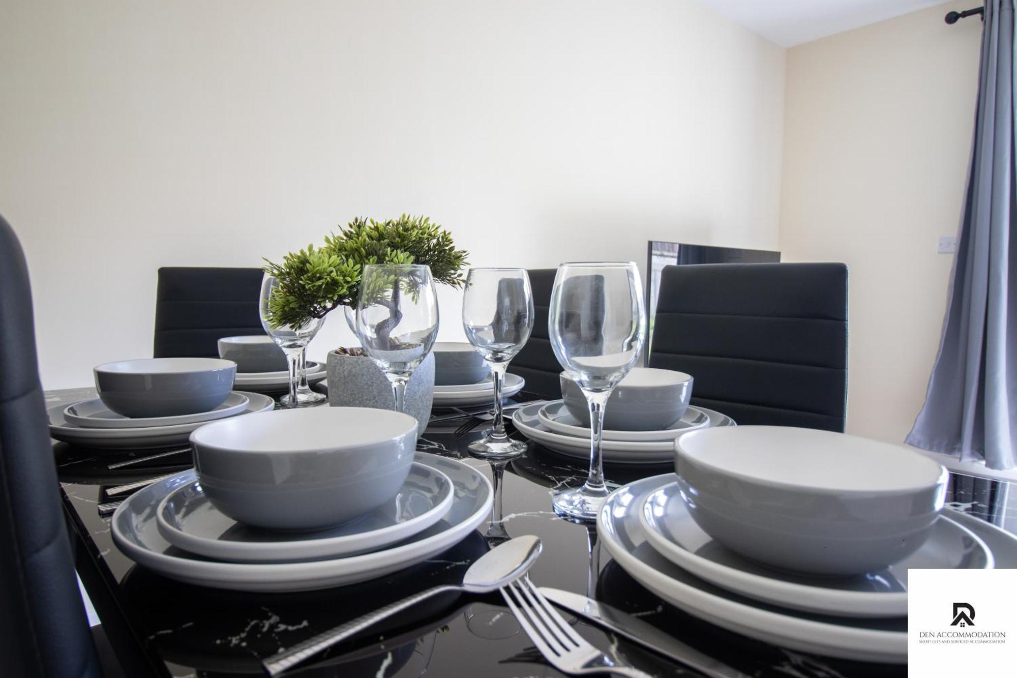 Newly Launched Two Bedroom House By Den Accommodation Short Lets & Serviced Accommodation With Garden London Ngoại thất bức ảnh